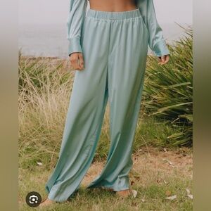 NWT daily drills silky resort pants